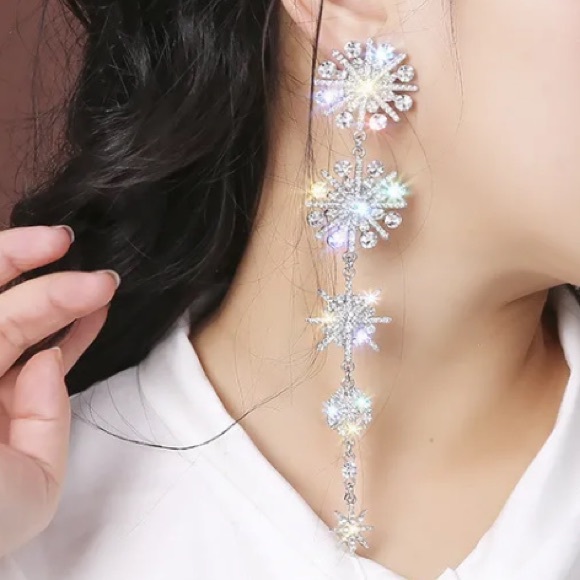 🌟 Silver Rhinestone Long Earrings - Picture 5 of 5